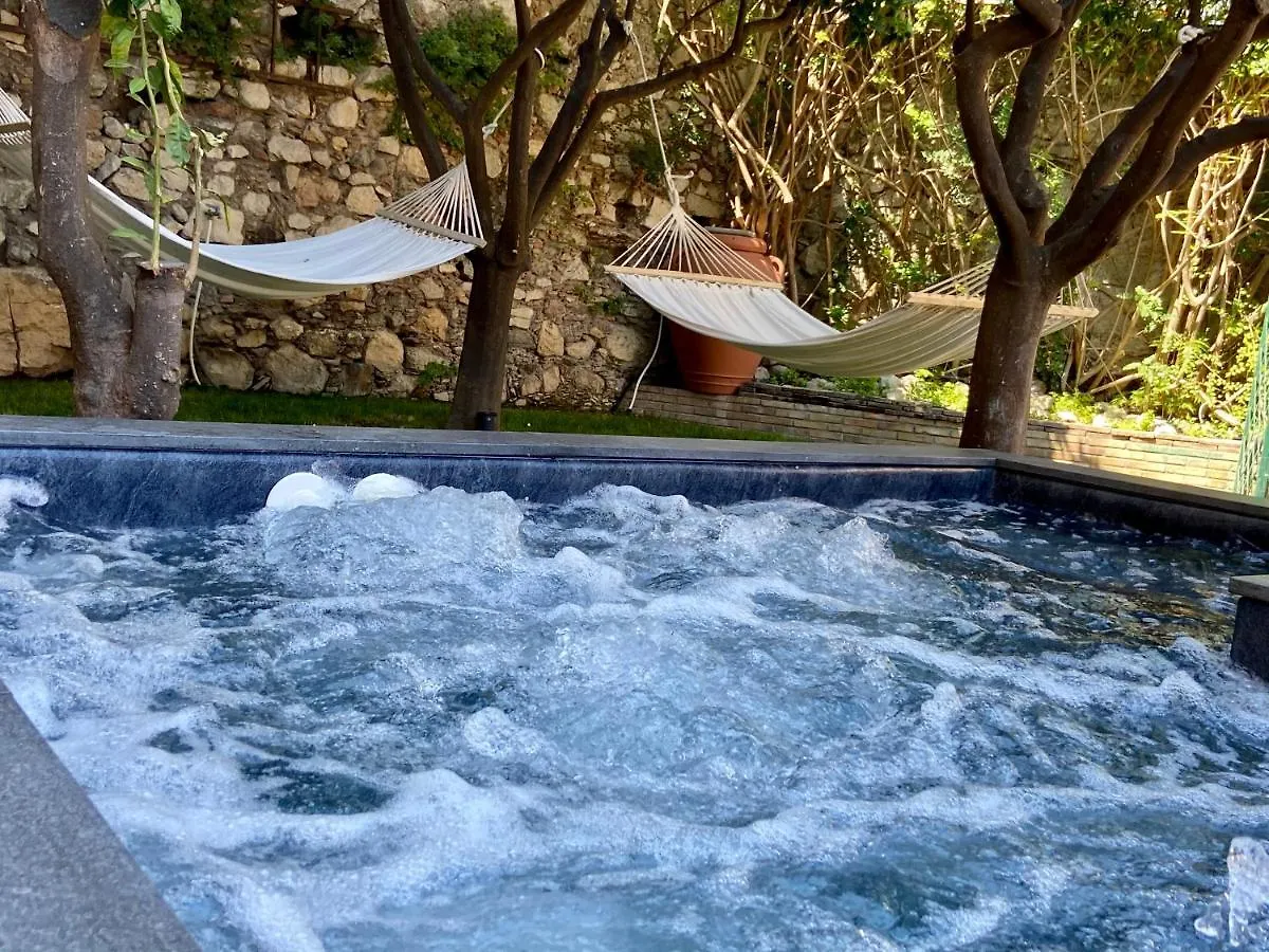 *** Bed & Breakfast Relais 147 - Luxury B&B Taormina Italien